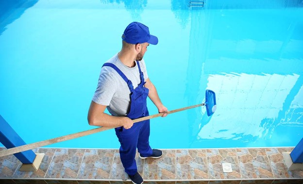 How Swimming Pool Servicing Can Keep Your Pool Clean and Safe Year-Round